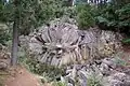 Dieser besondere Felsen entstand durch erkaltete Lava eines Vulkans.