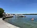 In Starnberg kann man an der Seepromenade spazieren.