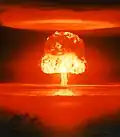 Die Atombombe ist wohl die stärkste Waffe, die es gibt.