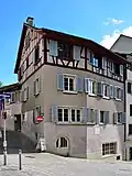 In diesem Haus wohnte Zwingli, als er in Zürich predigte.