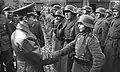 Am 9. März 1945: Goebbels zeichnet einen 16-Jährigen für Kriegsdienste aus.