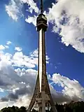 Der Avala-Fernsehturm. Der Turm, der vorher hier stand, wurde 1999 durch NATO-Bomben zerstört.