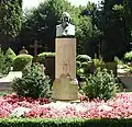 Statue am Grab beim Schloss Corvey
