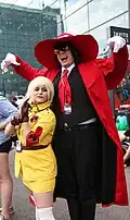 Diese Fans haben sich als Selas und Alucard verkleidet, aus einem Comic über Vampire.