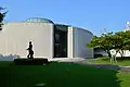 In der Stadt findet man viele moderne Gebäude wie das Museum of Art.