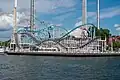 Eine Achterbahn in einem Park in Stockholm
