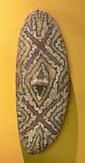 Dieser Schild eines Kriegers liegt in einem Museum.