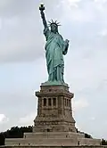 Die Freiheitsstatue in New York steht für die Unabhängigkeit der Vereinigten Staaten von Amerika.