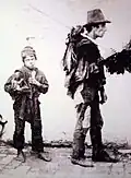Dieser Junge musste zusammen mit einem Schornsteinfeger Kamine reinigen, am Ende des 19. Jahrhunderts in Italien.
