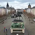 Der Heumarkt: Die Reiterstatue auf diesem Platz zeigt Friedrich Wilhelm den Dritten. Er war König, als Köln preußisch wurde.