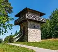 Dies ist ein nachgebauter Limes-Wachturm in Baden-Württemberg.