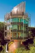 Ein Gebäude auf einem einzigen Pfahl: Das Heliotrop steht in Freiburg. Es wurde im Jahr 1994 gebaut.