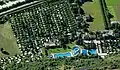 Ein Campingplatz mit Schwimmbad für Urlauber in der Schweiz