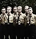 Einige Hitlerjungen in ihrer Uniform.