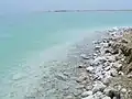 Das Tote Meer zwischen Israel und Jordanien enthält sehr viel Salz. Es ist ein Salzsee.