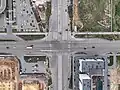 Eine Straßenkreuzung von oben gesehen, in Astana