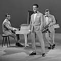 Der Schweizer Hazy Osterwald kam von der Jazz-Musik her und machte Schlagermusik mit oft lustigen Texten.