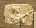 Ein Musiker. Dieses Relief wurde vor etwa 2000 Jahren gemacht.