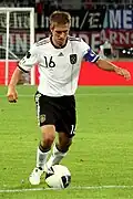 Im Jahr 2011: ein deutscher Nationalspieler mit Adidas-Kleidung