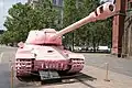 Dieser rosa Panzer erinnert daran, dass die sowjetischen Soldaten aus Tschechien abzogen.