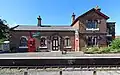 Viele Bahnhöfe sind schon älter und als Denkmal geschützt, so wie dieser kleine Bahnhof in England.