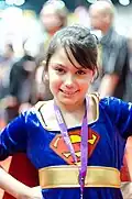 Auf einer amerikanischen Messe für Comics: Dieses Mädchen spielt Supergirl.