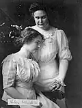 50 Jahre lang lebte Helen Keller mit Anne Sullivan, welche mit 70 Jahren starb.