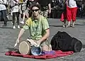 Ein Straßenmusiker in Prag