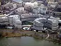 Die Watergate-Gebäude in Washington wurden im Jahr 1972 bekannt. Richard Nixon, der Präsident der USA, ließ dort vor den Wahlen die Partei seiner Gegner ausspionieren.