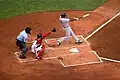 Bei einem Spiel der Red Sox aus Boston in den USA, ein Schläger hat gerade den Ball geschlagen.