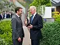 Emmanuel Macron traf sich mit vielen anderen wichtigen Politikern, hier zum Beispiel mit Joe Biden aus den USA.