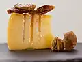 Feigenkäse, hier mit Feigen garniert