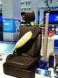 Hier ist ein Airbag in den Sicherheitsgurt eingebaut.