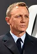 Der Schauspieler Daniel Craig spielt die Figur James Bond.