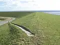 Auf einem Deich bei Nordstrand in Schleswig-Holstein