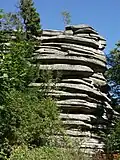 Felsen aus Granit im Fichtelgebirge. Solche Schichten findet man hier am Berg Rudolfstein.