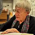 Ursuala K. Le Guin aus den USA ist eine bekannte Schriftstellerin, die auch Fantasy schreibt.