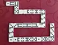 Domino geht schon für kleinere Kinder: Die Spielsteine müssen zueinander passen.