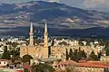 Die Selimiye-Moschee mit den Bergen im Hintergrund
