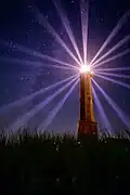 Das ist der Leuchtturm von Norderney bei Nacht.