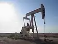 Mit dieser Pumpe wird Erdöl aus dem Boden geholt.