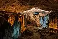 Manchmal ist etwas aus der Natur ein Naturdenkmal, wie die Juriew-Grotte in Tatarstan in Russland.