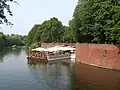 Der Goldbekkanal ist eines der vielen Hamburger Gewässer. Hier führt er am Stadtpark vorbei.