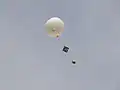 Mit so einem Ballon werden Wetterdaten gemessen.
