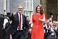 Keir und Victoria Starmer bei ihrem Einzug in die Wohnung des Premierministers