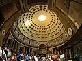 Das Pantheon steht seit der Römerzeit fast unverändert. In der Kuppel ist eine Öffnung von neun Metern Durchmesser.