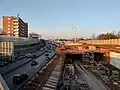 Hier bekommt die Autobahn bei Hamburg einen "„Deckel“". Dieser Tunnel wird also von oben gebaut.