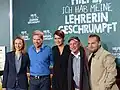 Hier macht er Reklame für einen Film, in dem er mitgespielt hat.