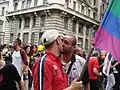 Liebe gibt es auch zwischen Menschen mit dem gleichen Geschlecht. Das nennt man Homosexualität.