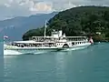 Auf dem Thunersee fahren noch urtümliche Raddampfer.